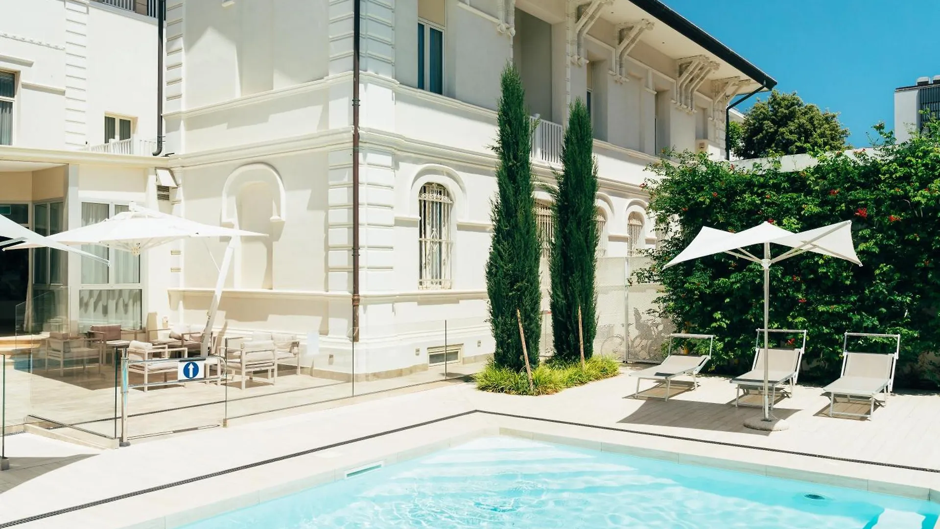 Hotel Regina Elena 57 & Oro Bianco Spa Rimini 4*,