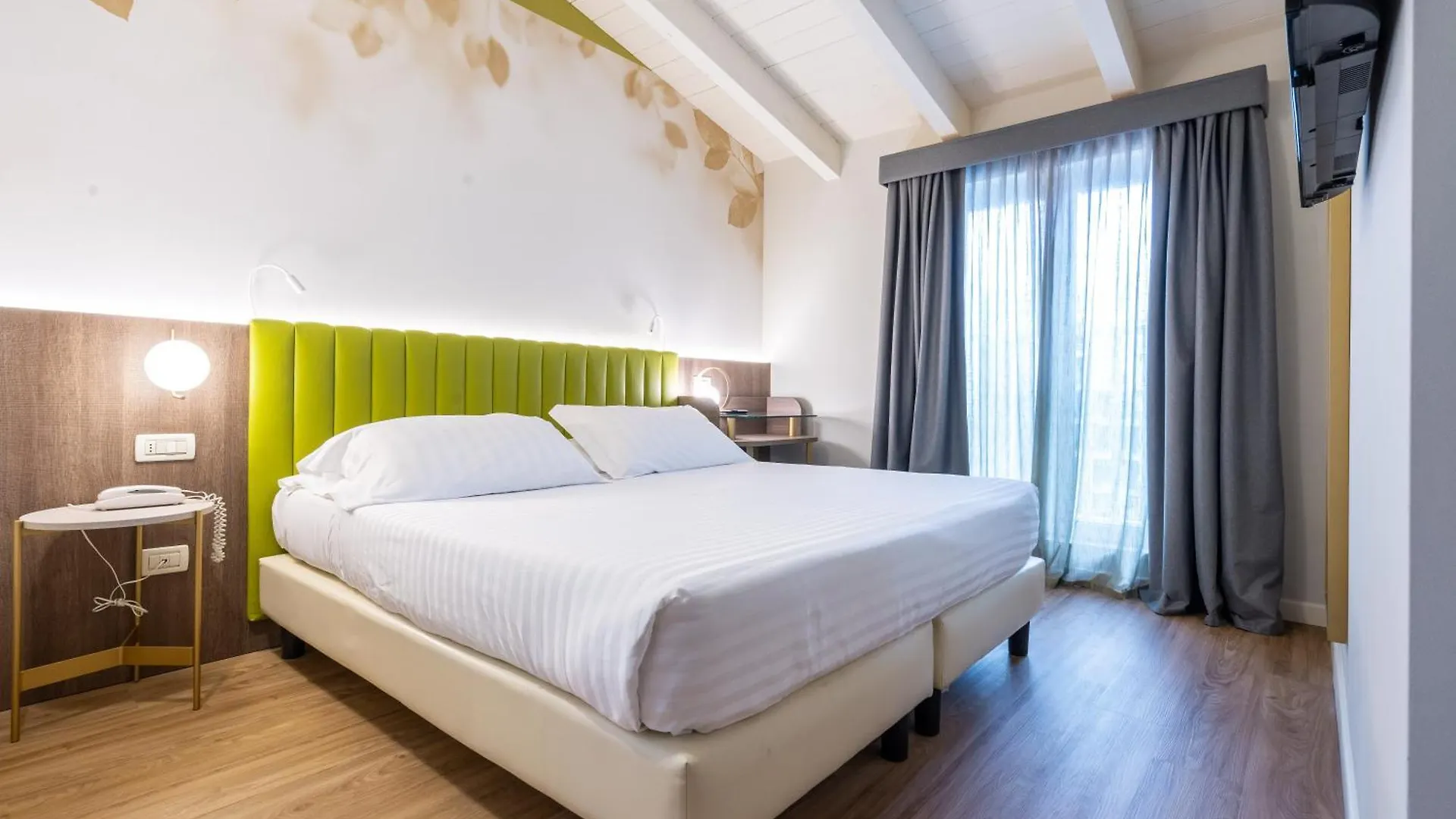Hotel Regina Elena 57 & Oro Bianco Spa Rimini 4*,